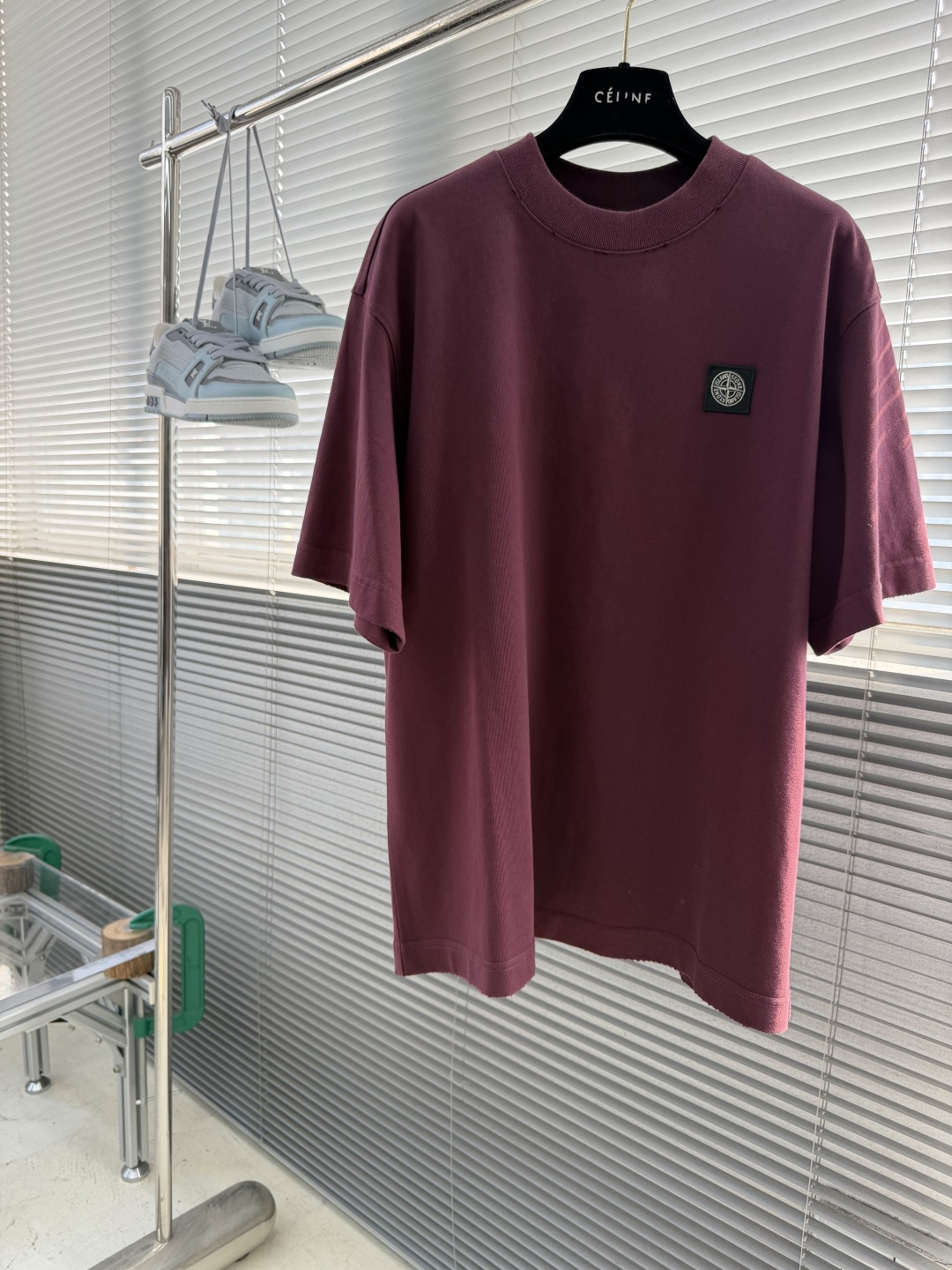 -Stone Island     贴布罗盘logo休闲短T 纯棉高克重材质 面料柔软，上身舒适吖 微阔版型搭配经典刺绣