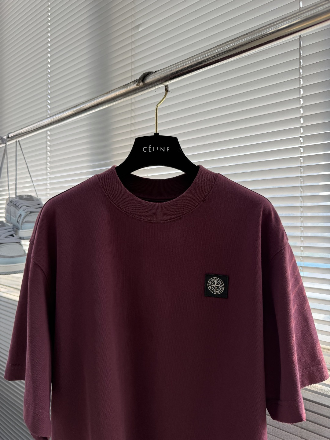 -Stone Island     贴布罗盘logo休闲短T 纯棉高克重材质 面料柔软，上身舒适吖 微阔版型搭配经典刺绣