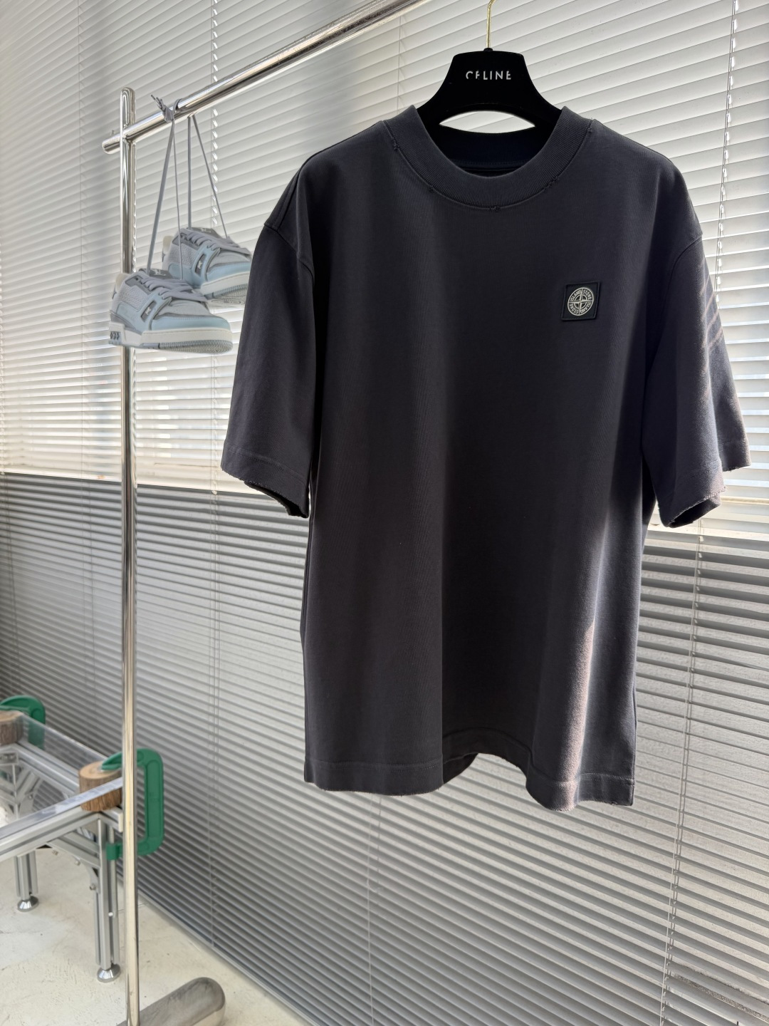 -Stone Island     贴布罗盘logo休闲短T 纯棉高克重材质 面料柔软，上身舒适吖 微阔版型搭配经典刺绣