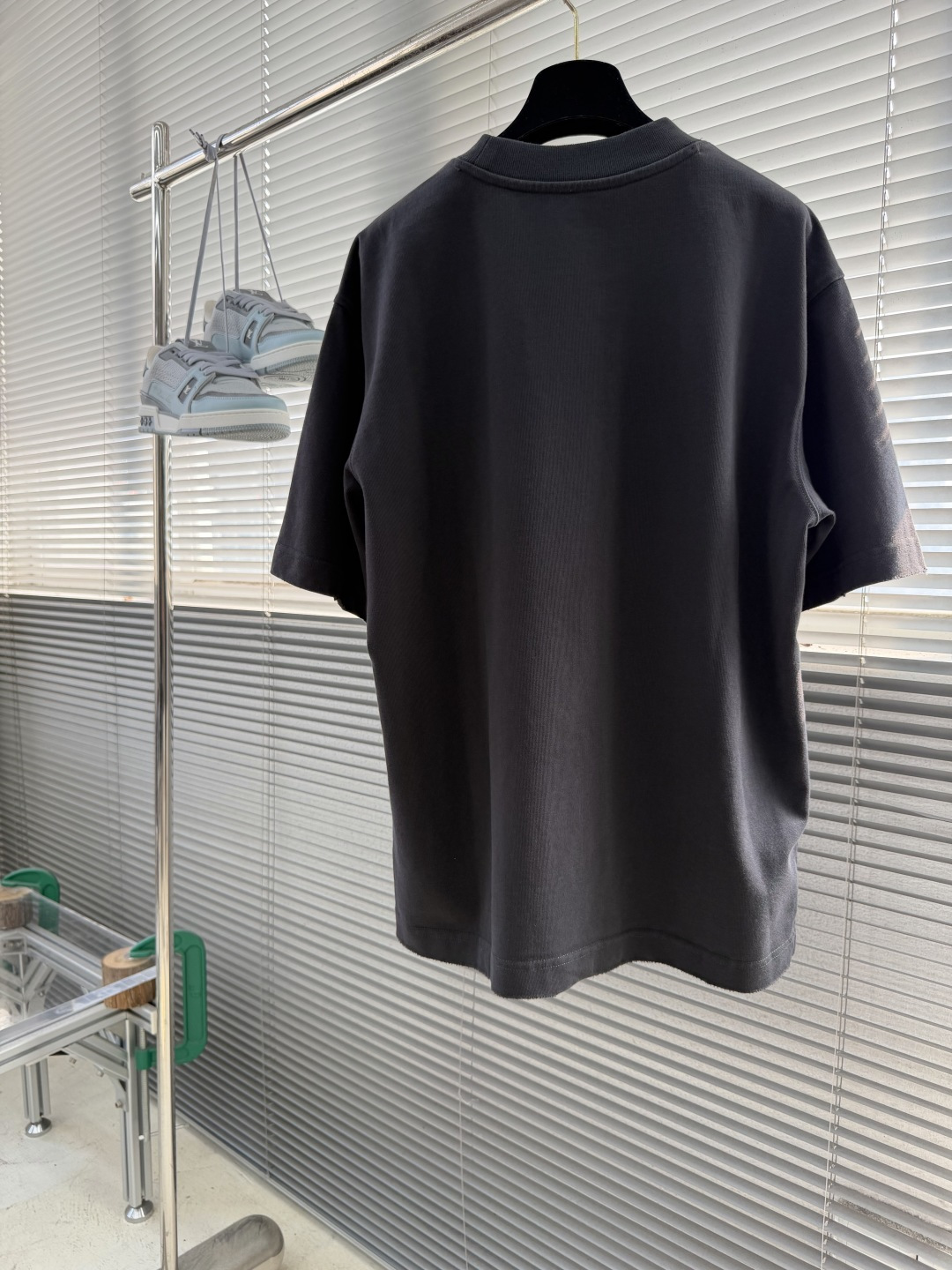 -Stone Island     贴布罗盘logo休闲短T 纯棉高克重材质 面料柔软，上身舒适吖 微阔版型搭配经典刺绣