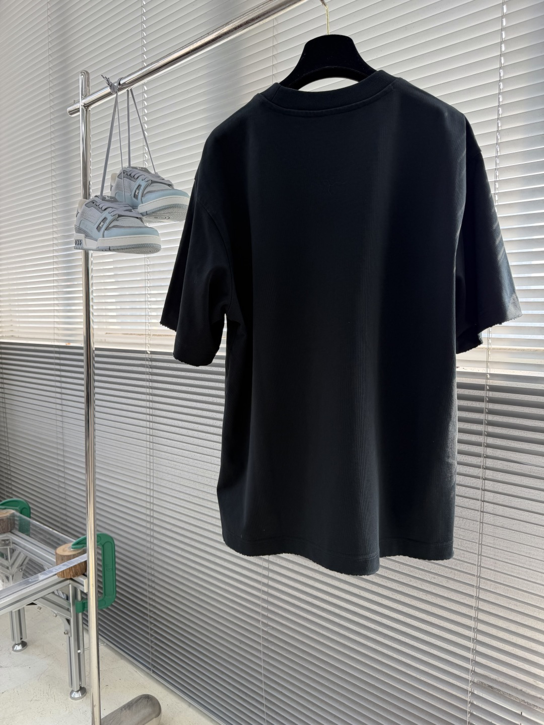 -Stone Island     贴布罗盘logo休闲短T 纯棉高克重材质 面料柔软，上身舒适吖 微阔版型搭配经典刺绣
