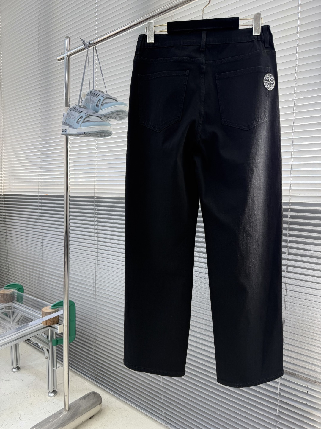 -Stone Island     罗盘logo绣花细节牛仔长裤 弹力丹宁布洗水 上身舒适.... 直筒版型，百搭不挑场