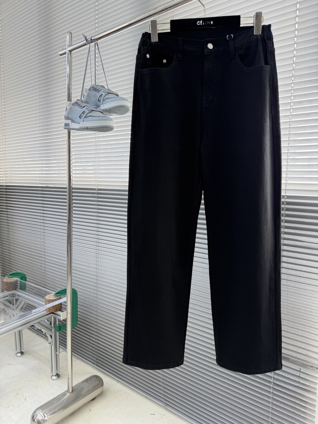 -Stone Island     罗盘logo绣花细节牛仔长裤 弹力丹宁布洗水 上身舒适.... 直筒版型，百搭不挑场