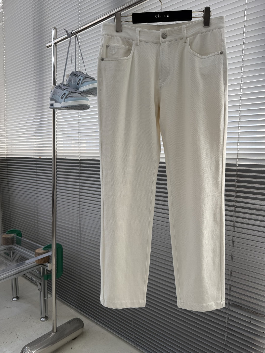 -Loro Piana 2026秋冬官网新款男士休闲长裤,高密斜纹面料,触感细腻挺括,抗皱易打理。经典五袋裤型, -Loro Piana 2026秋冬官网新款男士休闲长裤,高密斜纹面料,触感细腻挺括,抗皱易打理。经典五袋裤型,