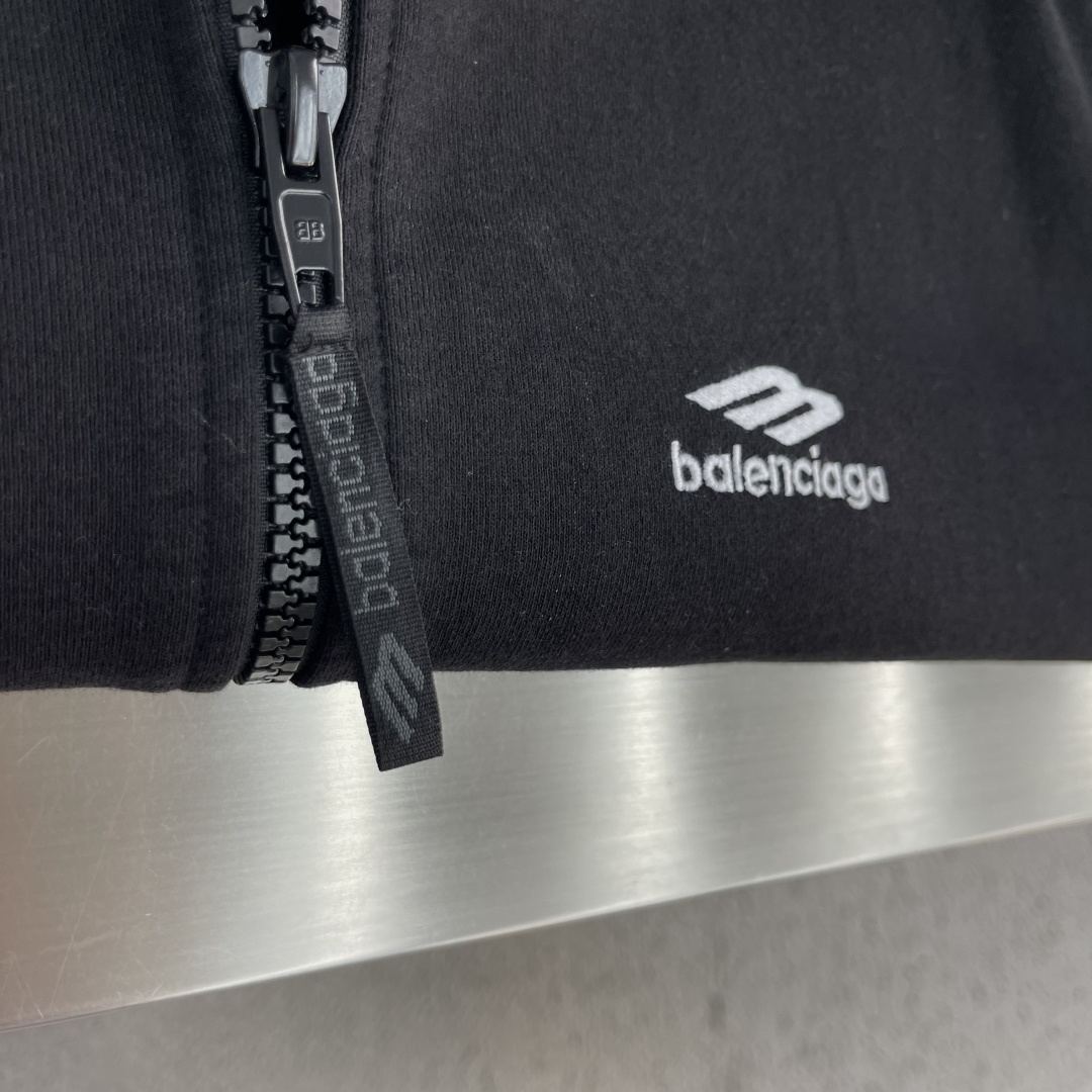 -Balenciag     SS26 袖口和腰围收拢设计 卫衣 宽松版型 男款 码数：S.M.L 尺码	衣长	肩宽	胸