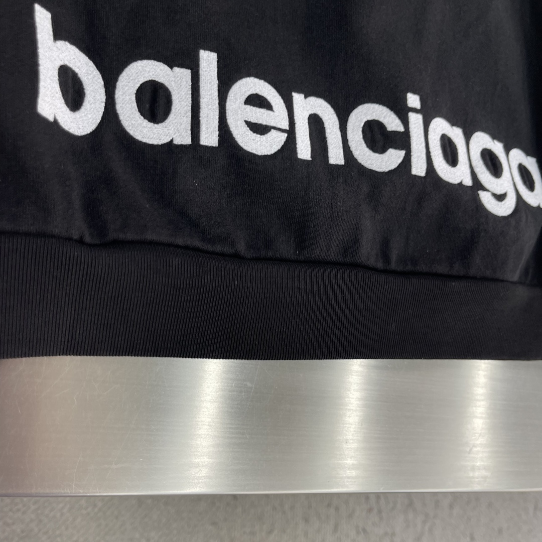 -Balenciag     SS26 袖口和腰围收拢设计 卫衣 宽松版型 男款 码数：S.M.L 尺码	衣长	肩宽	胸