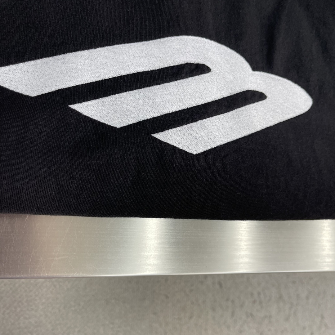 -Balenciag     SS26 袖口和腰围收拢设计 卫衣 宽松版型 男款 码数：S.M.L 尺码	衣长	肩宽	胸