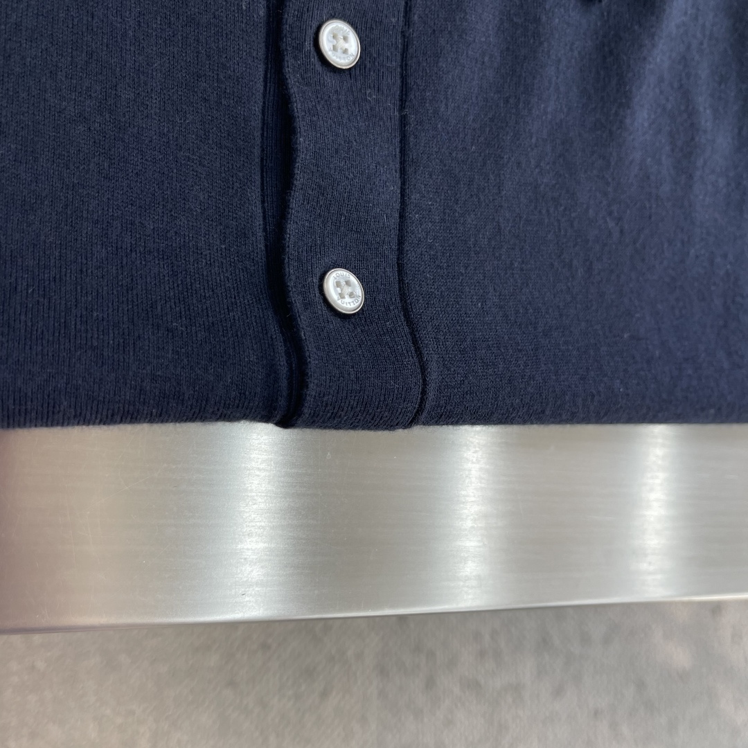 -驴牌 Trunk SS26 长袖罗纹衣领马球衫标识袢带 毛衣 男款 码数:S.M.L.XL 尺码 衣长 肩宽 胸 -驴牌 Trunk SS26 长袖罗纹衣领马球衫标识袢带 毛衣 男款 码数:S.M.L.XL 尺码 衣长 肩宽 胸