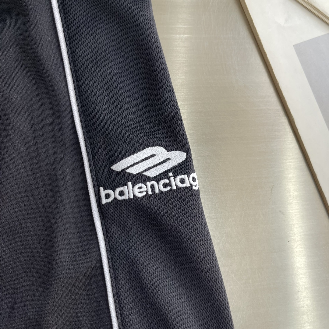 -Balenciag Logo字母图案印花圆领长袖 T恤 宽松版型 男女同款 码数:1.2.3 尺码 衣长 肩 -Balenciag Logo字母图案印花圆领长袖 T恤 宽松版型 男女同款 码数:1.2.3 尺码 衣长 肩