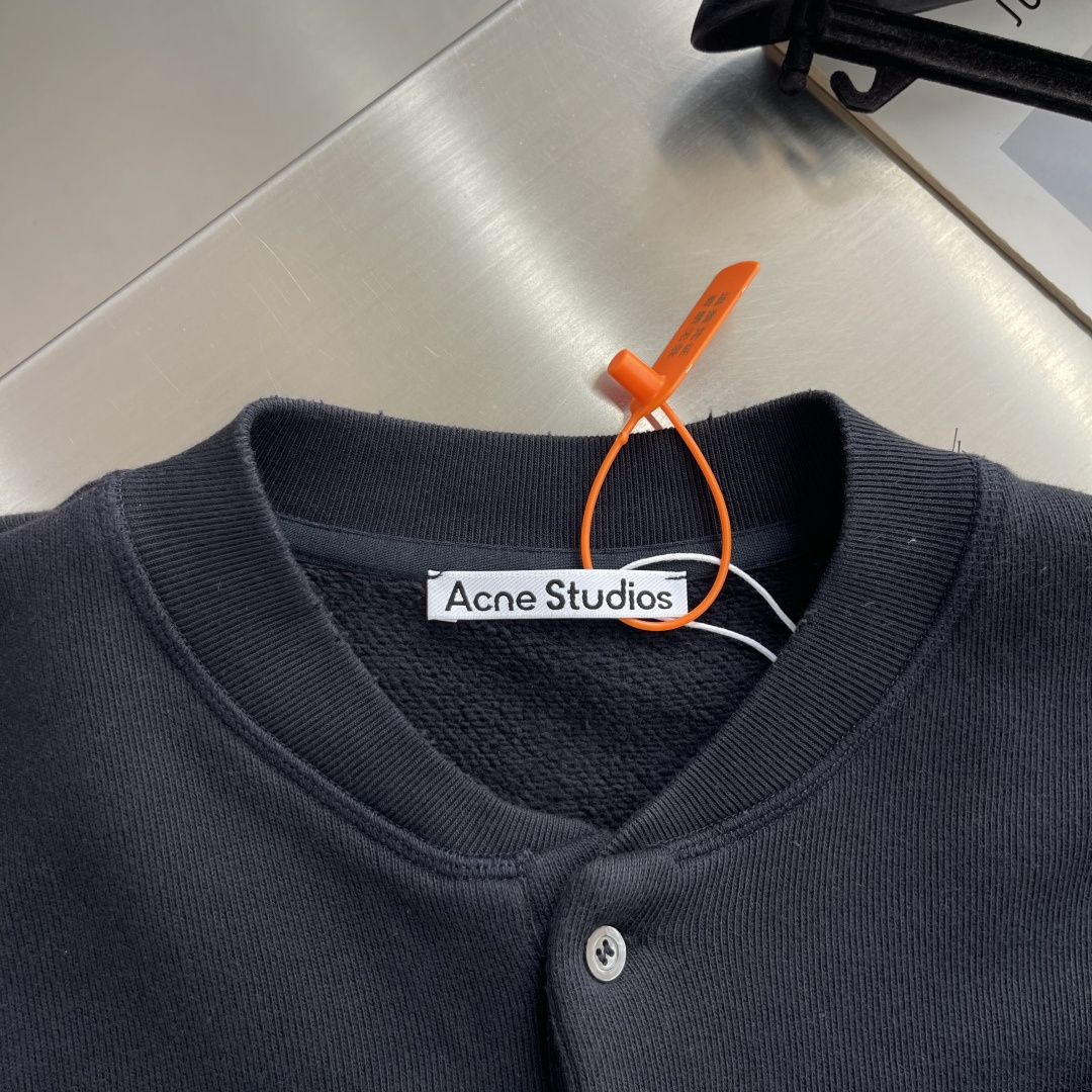 -Acne Studios    徽标印花做旧卫衣 定制摇粒底大卫衣 厚实绵柔 触感绒暖 奶霜米白凝萃成衣 布面漾开温润