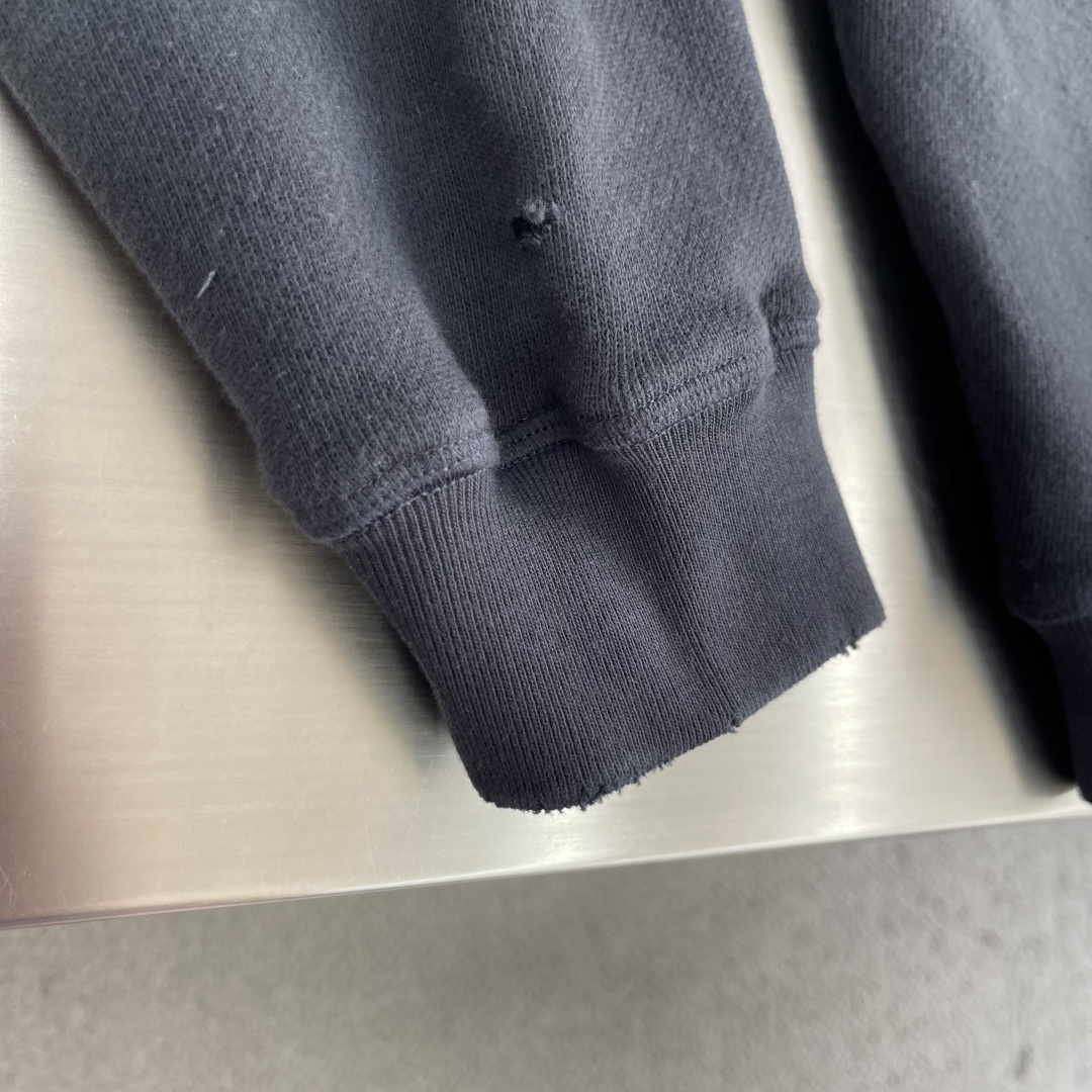 -Acne Studios    徽标印花做旧卫衣 定制摇粒底大卫衣 厚实绵柔 触感绒暖 奶霜米白凝萃成衣 布面漾开温润