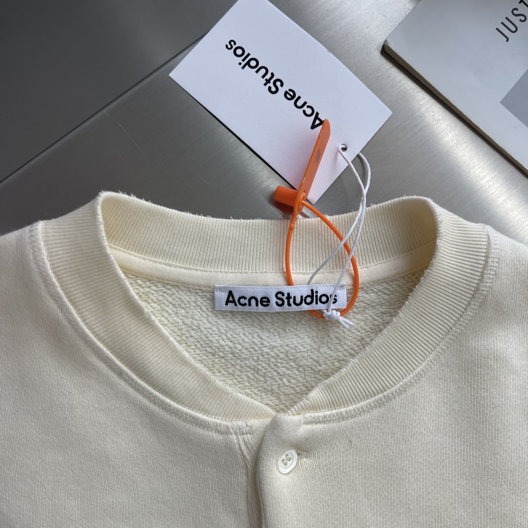 -Acne Studios 徽标印花做旧卫衣 定制摇粒底大卫衣 厚实绵柔 触感绒暖 奶霜米白凝萃成衣 布面漾开温润 -Acne Studios 徽标印花做旧卫衣 定制摇粒底大卫衣 厚实绵柔 触感绒暖 奶霜米白凝萃成衣 布面漾开温润
