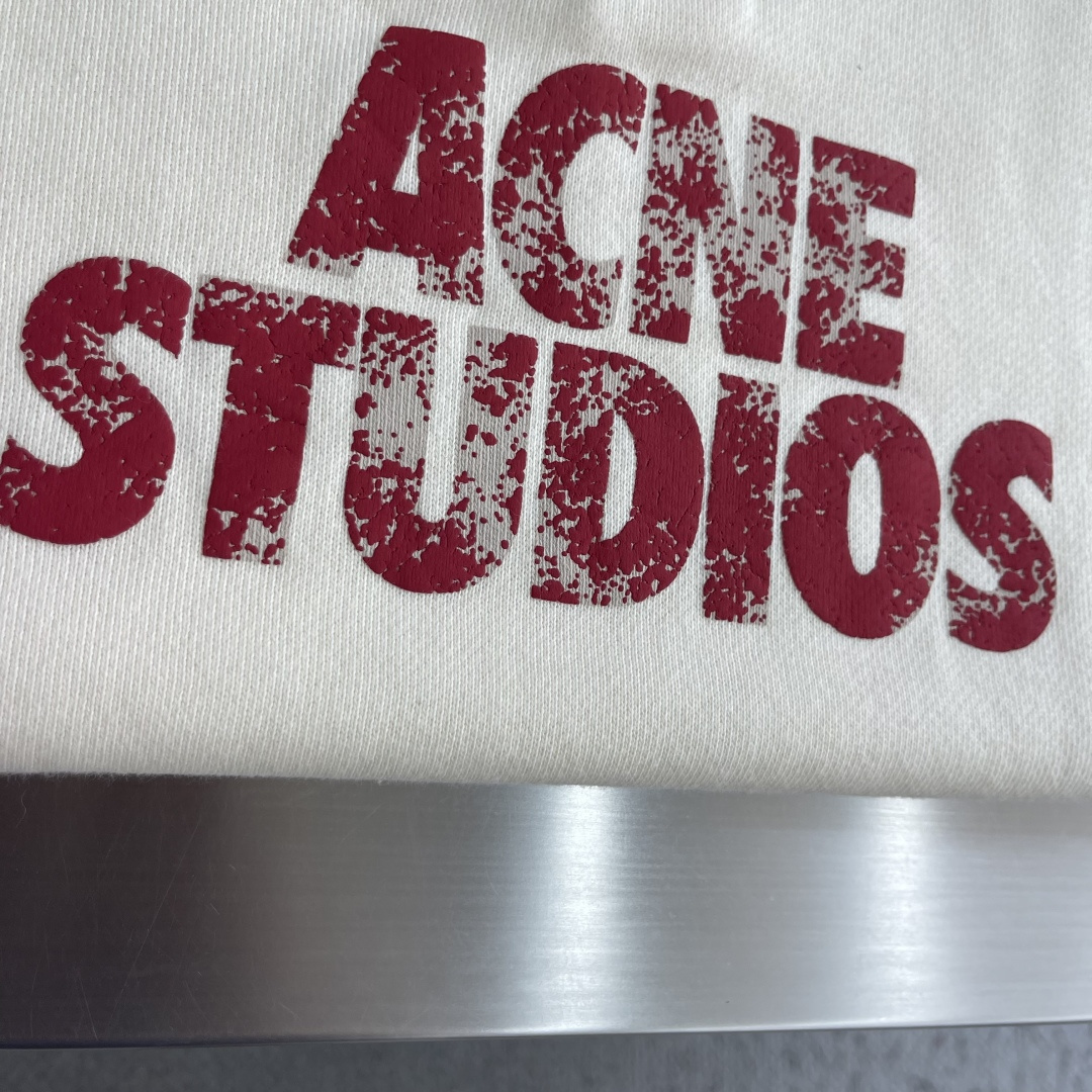 -Acne Studios 徽标印花做旧卫衣 定制摇粒底大卫衣 厚实绵柔 触感绒暖 奶霜米白凝萃成衣 布面漾开温润 -Acne Studios 徽标印花做旧卫衣 定制摇粒底大卫衣 厚实绵柔 触感绒暖 奶霜米白凝萃成衣 布面漾开温润