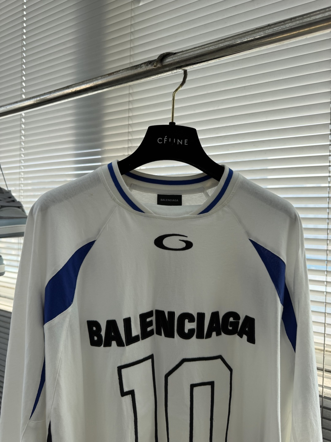 -Balenciag × NBA SS26 联名款 廓形平纹针织长袖撞色艺术作品刺绣 T恤 宽松版型 男女同款 码数: -Balenciag × NBA SS26 联名款 廓形平纹针织长袖撞色艺术作品刺绣 T恤 宽松版型 男女同款 码数: