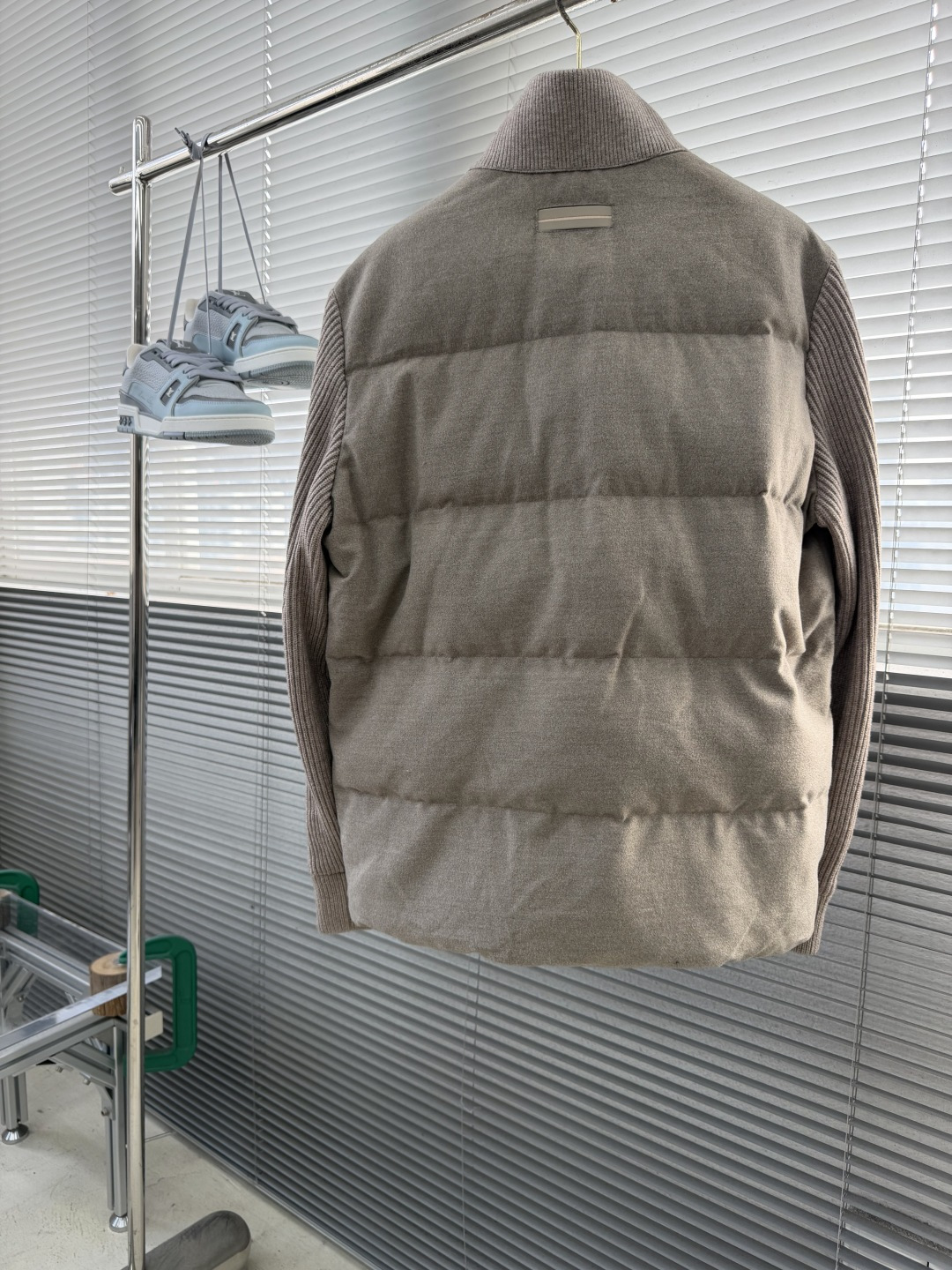 -Z ZEGN FW26纯色立领拉链长袖 羽绒服 码数:48.50.52.54.56 尺码 衣长 肩宽 胸围 -Z ZEGN FW26纯色立领拉链长袖 羽绒服 码数:48.50.52.54.56 尺码 衣长 肩宽 胸围