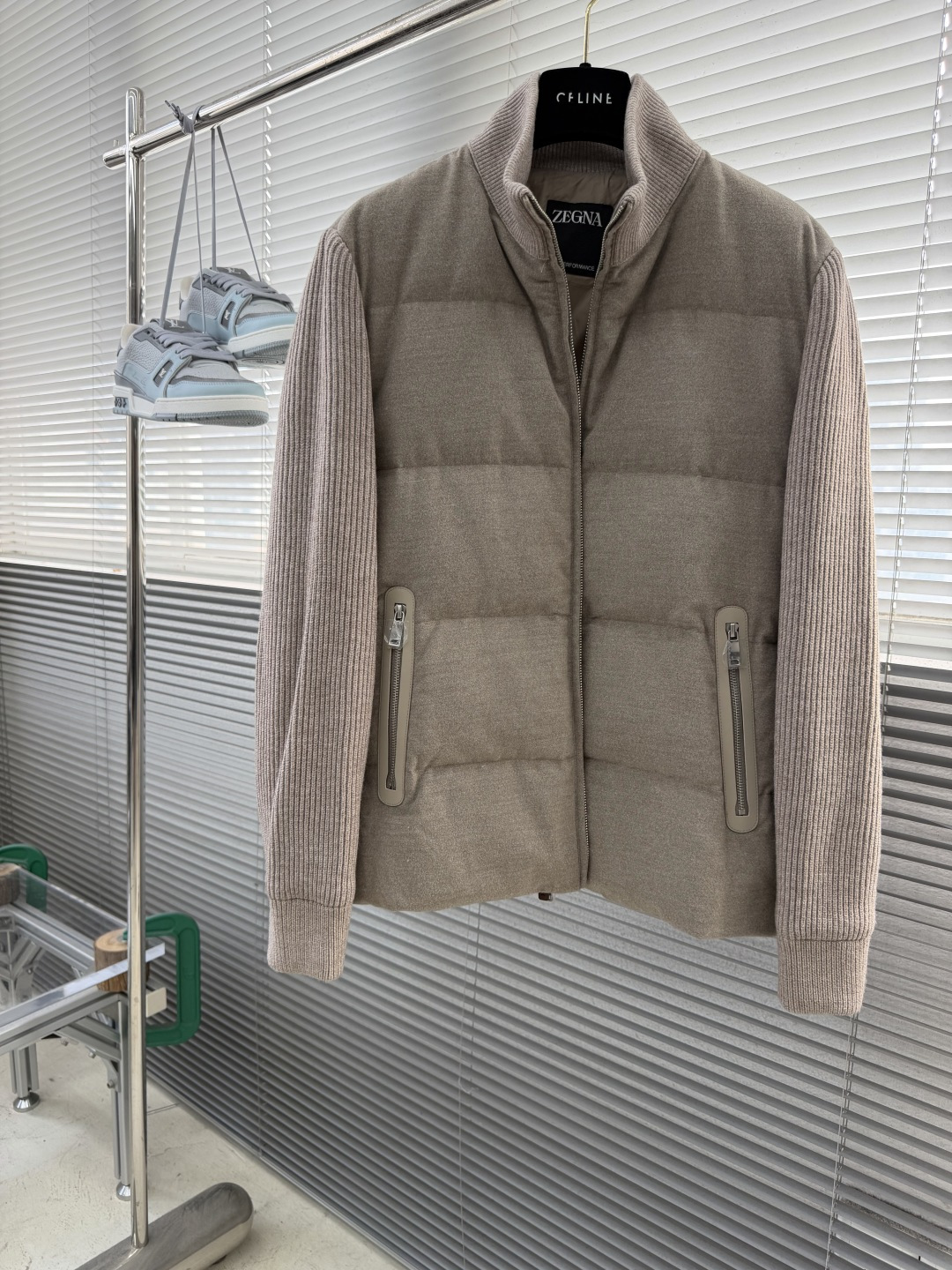 -Z ZEGN FW26纯色立领拉链长袖 羽绒服 码数:48.50.52.54.56 尺码 衣长 肩宽 胸围 -Z ZEGN FW26纯色立领拉链长袖 羽绒服 码数:48.50.52.54.56 尺码 衣长 肩宽 胸围
