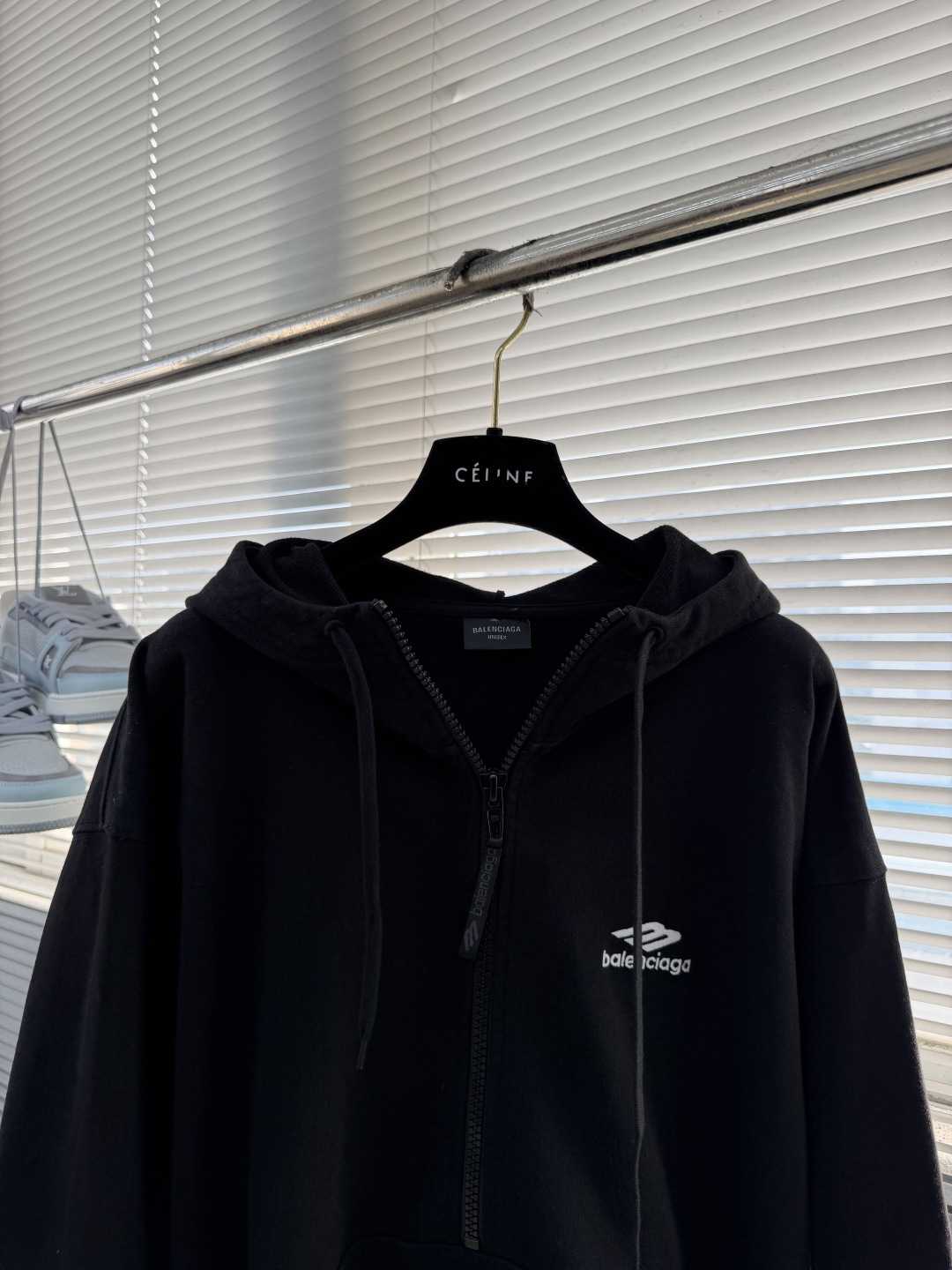 -Balenciag     SS26 袖口和腰围收拢设计 卫衣 宽松版型 男款 码数：S.M.L 尺码	衣长	肩宽	胸