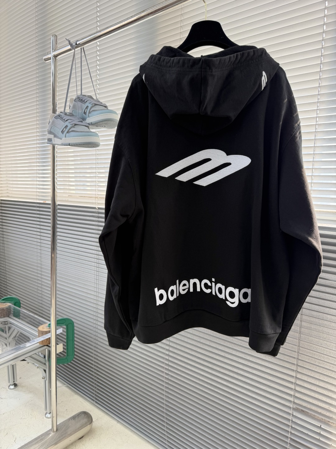 -Balenciag     SS26 袖口和腰围收拢设计 卫衣 宽松版型 男款 码数：S.M.L 尺码	衣长	肩宽	胸