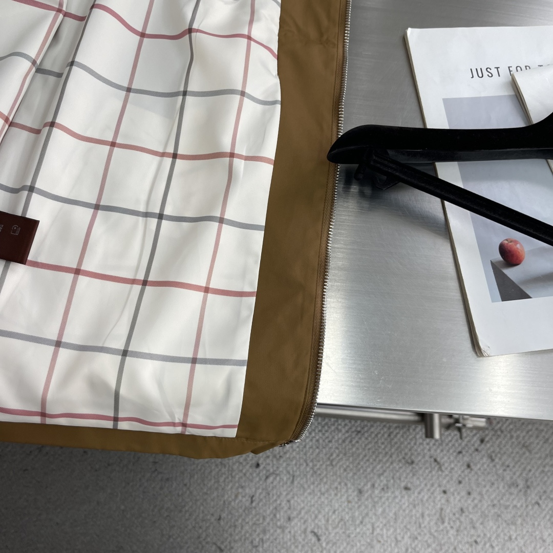 -Loro Piana 经典防风猎装 格纹里衬通勤翻领夹克外来自顶奢奢牌Loro Pian*的猎装夹克,是意式老钱风都市 -Loro Piana 经典防风猎装 格纹里衬通勤翻领夹克外来自顶奢奢牌Loro Pian*的猎装夹克,是意式老钱风都市