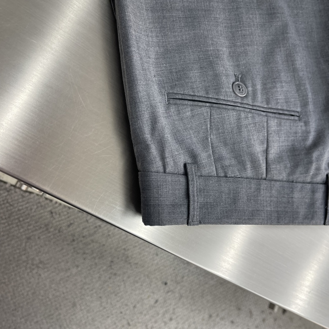 -Brioni 100%美利奴羊毛 百搭通勤休闲西裤 经典的男士商务休闲西裤,甄选品牌专属的精细美利奴羊毛织就,裤 -Brioni 100%美利奴羊毛 百搭通勤休闲西裤 经典的男士商务休闲西裤,甄选品牌专属的精细美利奴羊毛织就,裤