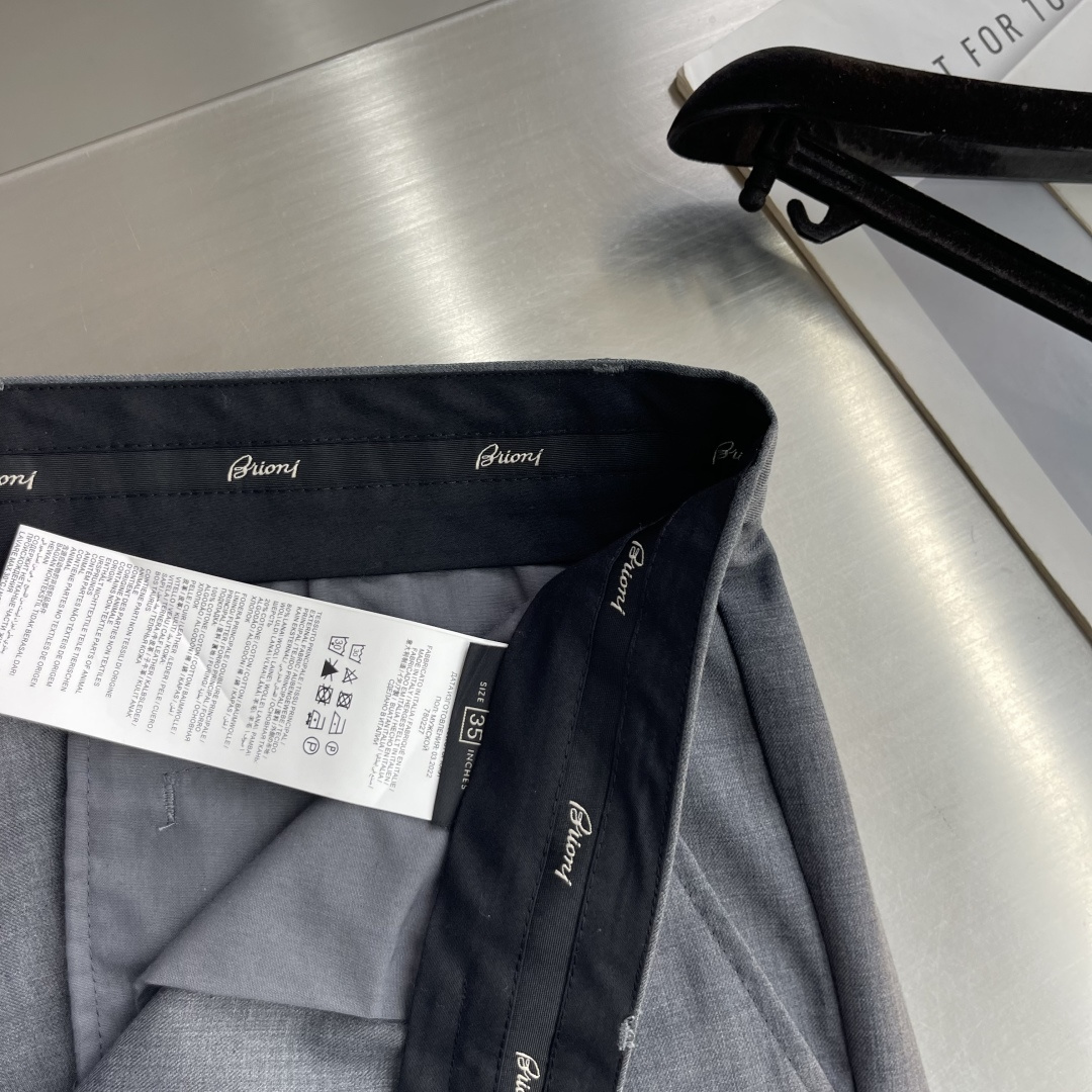 -Brioni 100%美利奴羊毛 百搭通勤休闲西裤 经典的男士商务休闲西裤,甄选品牌专属的精细美利奴羊毛织就,裤 -Brioni 100%美利奴羊毛 百搭通勤休闲西裤 经典的男士商务休闲西裤,甄选品牌专属的精细美利奴羊毛织就,裤