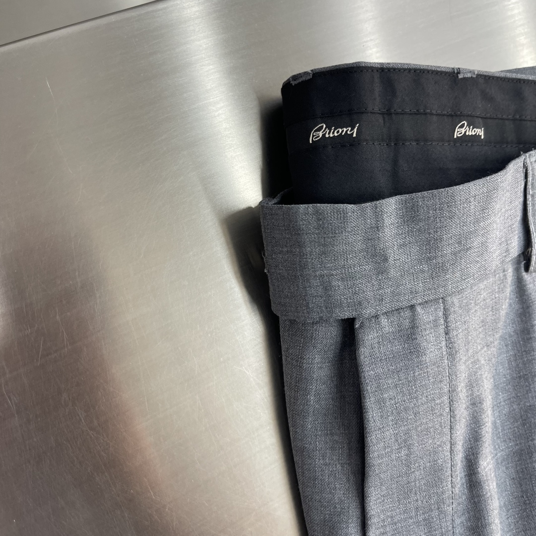 -Brioni 100%美利奴羊毛 百搭通勤休闲西裤 经典的男士商务休闲西裤,甄选品牌专属的精细美利奴羊毛织就,裤 -Brioni 100%美利奴羊毛 百搭通勤休闲西裤 经典的男士商务休闲西裤,甄选品牌专属的精细美利奴羊毛织就,裤