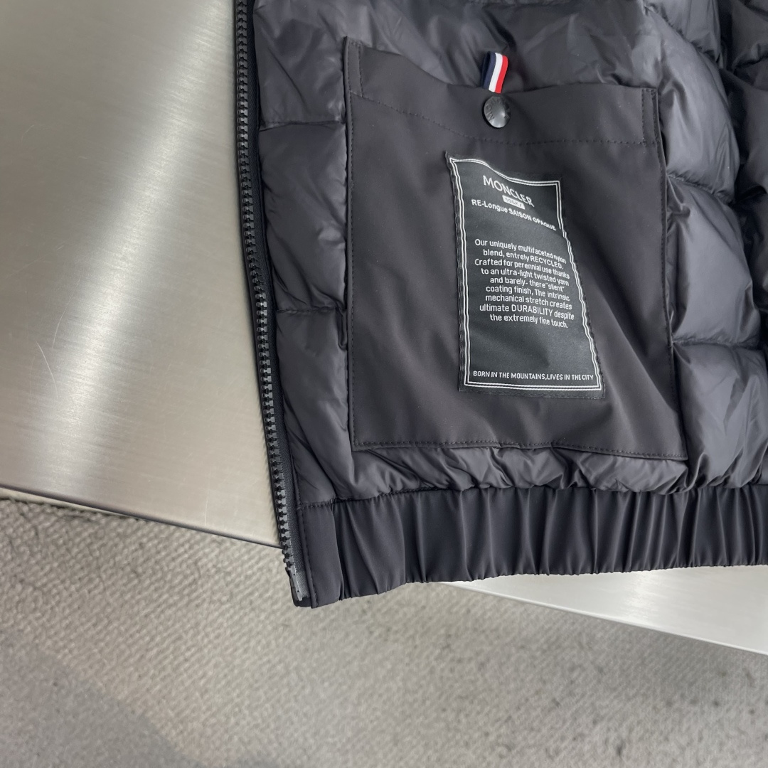 -mon    立领羽绒｜奢华敬献 选用高品质大朵90白鸭羽绒10羽毛，环保处理♻️工艺，轻盈无味，保暖蓬松；空气混合填