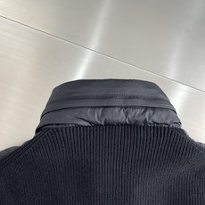-Moncle* 前后针织拼接连帽羽绒服,简约而颇具时尚的设计, 袖臂徽章Logo标,前后双料拼接,后身采用双针织 -Moncle* 前后针织拼接连帽羽绒服,简约而颇具时尚的设计, 袖臂徽章Logo标,前后双料拼接,后身采用双针织