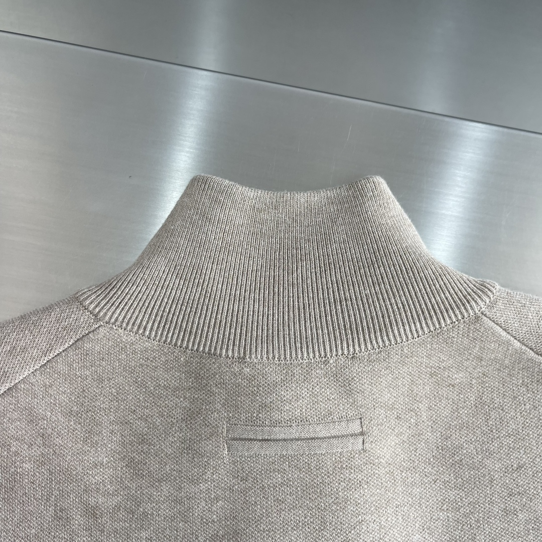 -Loro Piana     针织纽扣开衫 这款非常有特色彩纱并纱混纺 保暖厚款  尺码:M-XXXL