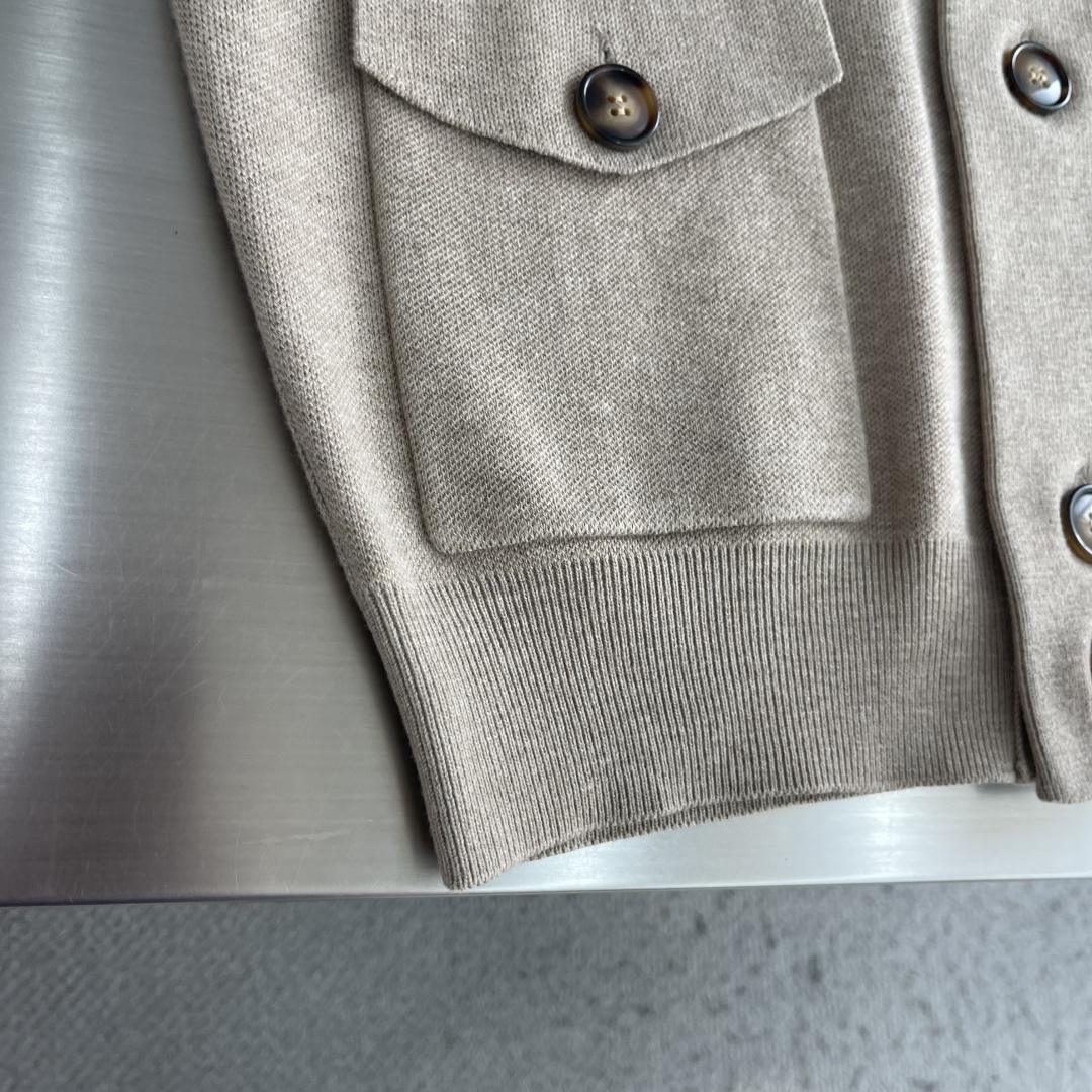 -Loro Piana     针织纽扣开衫 这款非常有特色彩纱并纱混纺 保暖厚款  尺码:M-XXXL