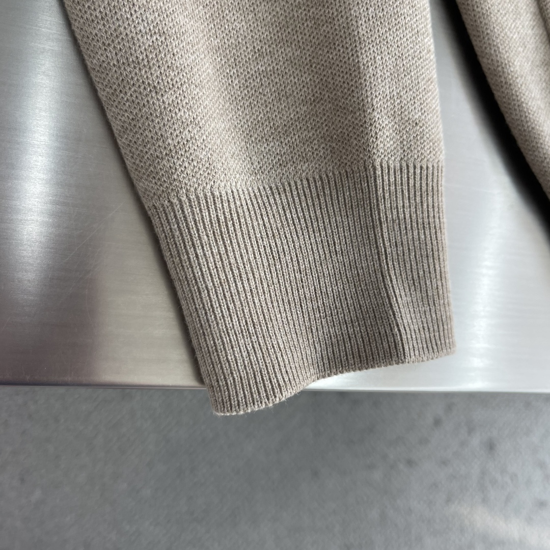 -Loro Piana     针织纽扣开衫 这款非常有特色彩纱并纱混纺 保暖厚款  尺码:M-XXXL