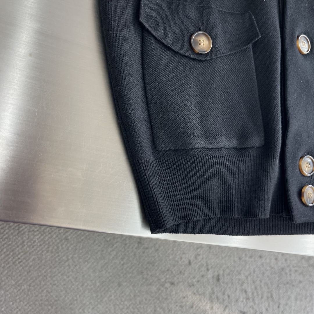 -Loro Piana     针织纽扣开衫 这款非常有特色彩纱并纱混纺 保暖厚款  尺码:M-XXXL
