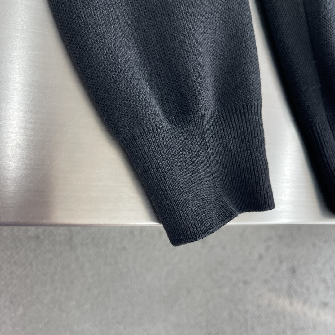 -Loro Piana     针织纽扣开衫 这款非常有特色彩纱并纱混纺 保暖厚款  尺码:M-XXXL