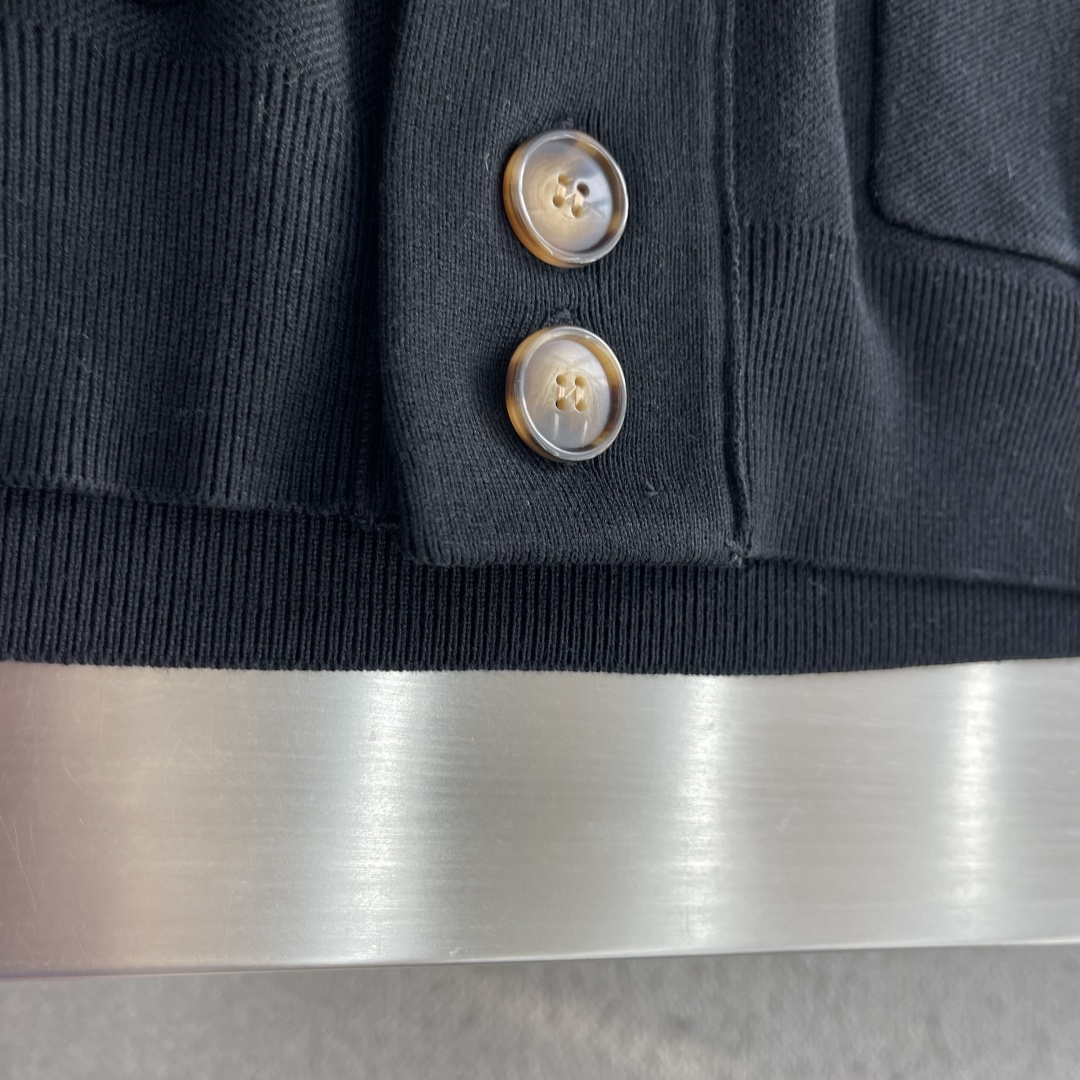 -Loro Piana     针织纽扣开衫 这款非常有特色彩纱并纱混纺 保暖厚款  尺码:M-XXXL