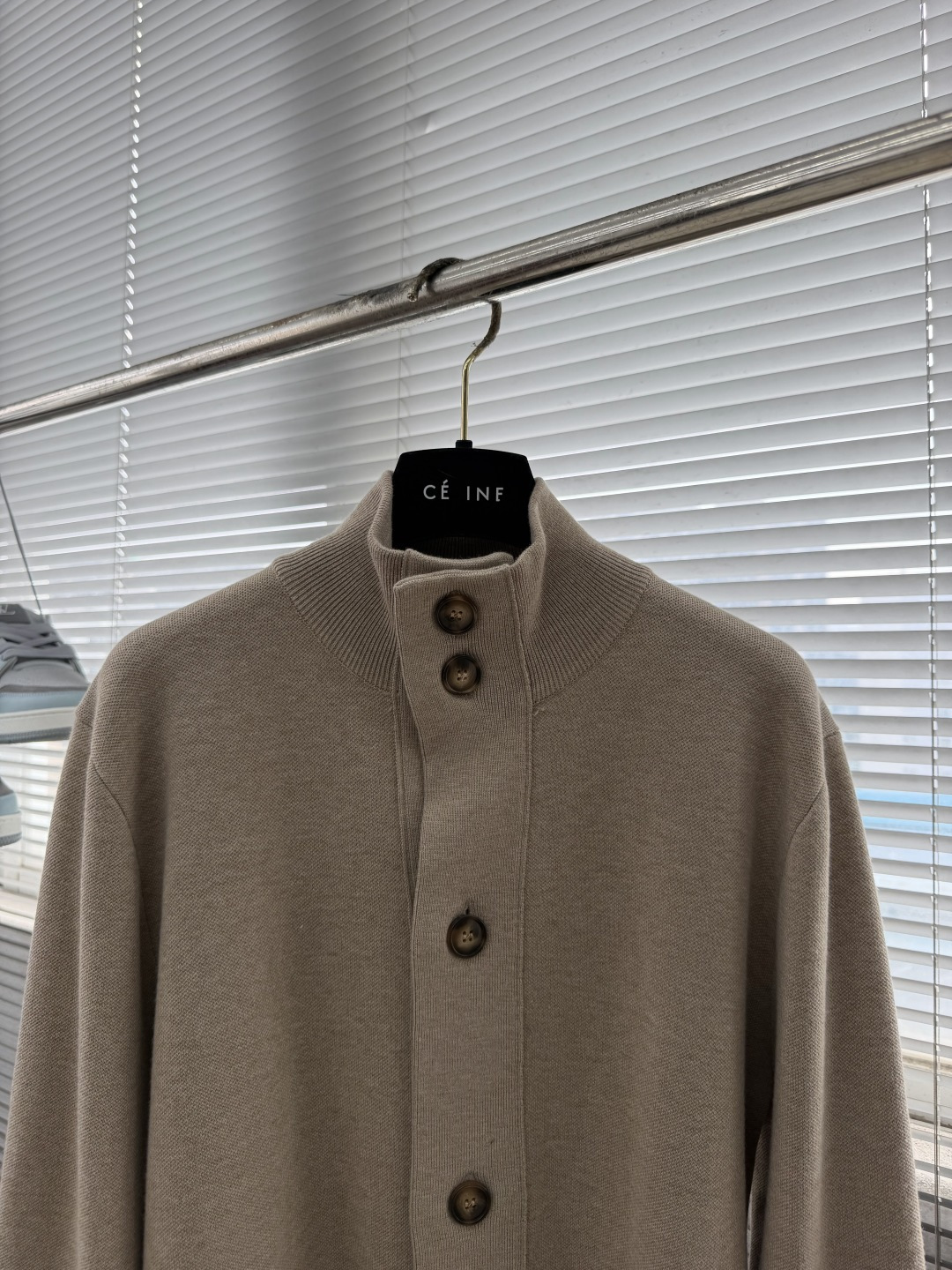 -Loro Piana     针织纽扣开衫 这款非常有特色彩纱并纱混纺 保暖厚款  尺码:M-XXXL
