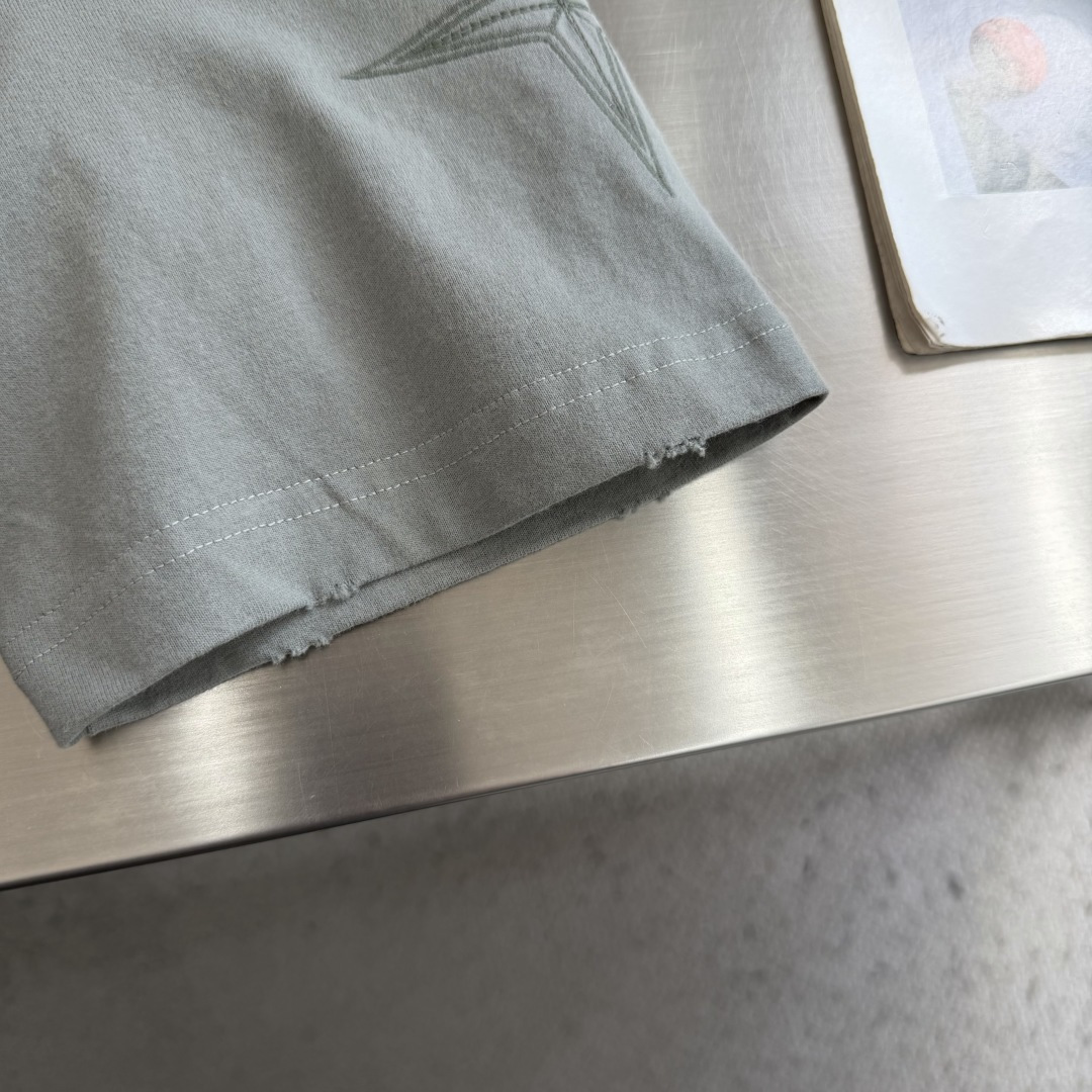 -Stone Island     2026秋冬新款圆领短袖T恤衫  100%长绒棉 亲肤舒适，款式简约，袖口✨星星图案
