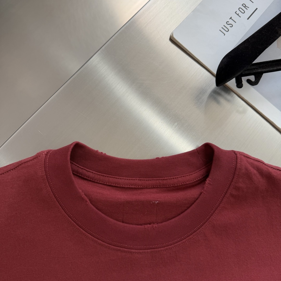-Stone Island     2026秋冬新款圆领短袖T恤衫  100%长绒棉 亲肤舒适，款式简约，袖口✨星星图案