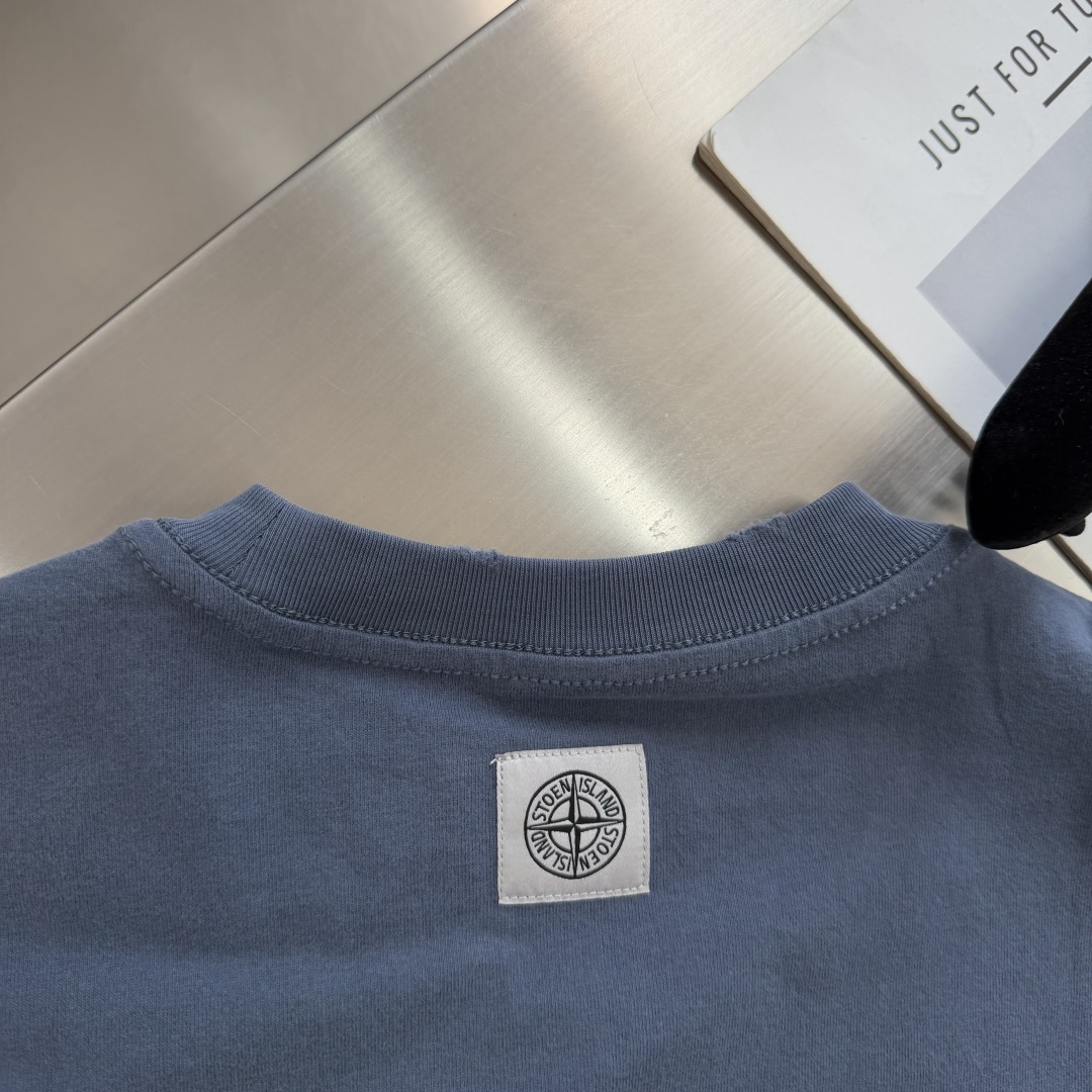 -Stone Island     2026秋冬新款圆领短袖T恤衫  100%长绒棉 亲肤舒适，款式简约，袖口✨星星图案