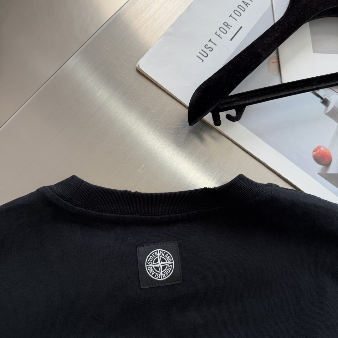 -Stone Island     2026秋冬新款圆领短袖T恤衫  100%长绒棉 亲肤舒适，款式简约，袖口✨星星图案