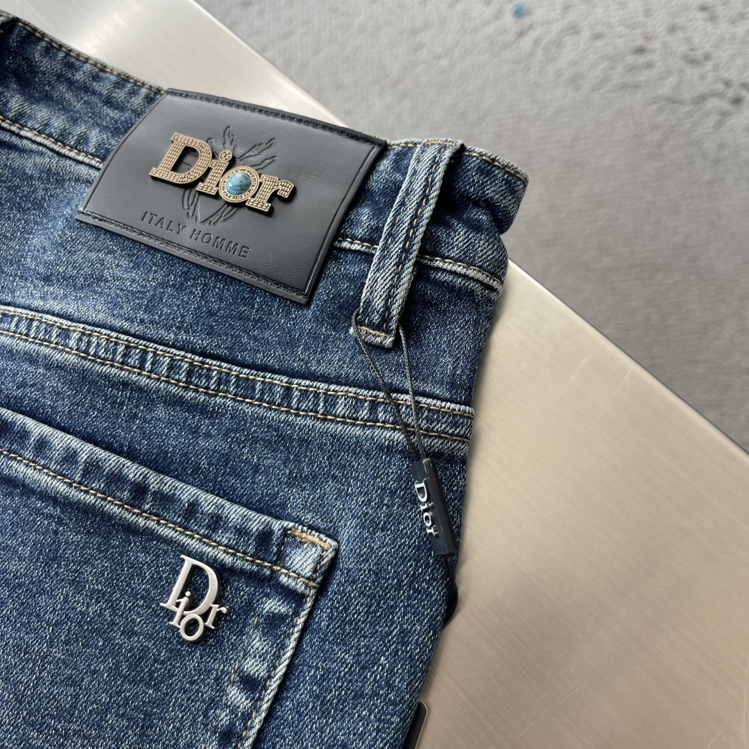 -Dio    2026早秋新款五金logo牛仔长裤！ 重工水洗牛仔面料，定制面料和一般牛仔布料比起来，更加柔软舒适！超