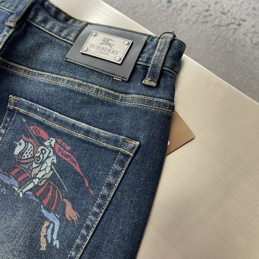 -BBR    2026早秋印花细节牛仔长裤！重工水洗牛仔面料，定制面料和一般牛仔布料比起来，更加柔软舒适！超重工洗水工