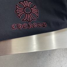 -CH 克罗心 城市限定假两件长袖T 袖子是两层的。 外层是一截短袖袖管,从肩部延伸到大臂中段就收了口。内层是一 -CH 克罗心 城市限定假两件长袖T 袖子是两层的。 外层是一截短袖袖管,从肩部延伸到大臂中段就收了口。内层是一