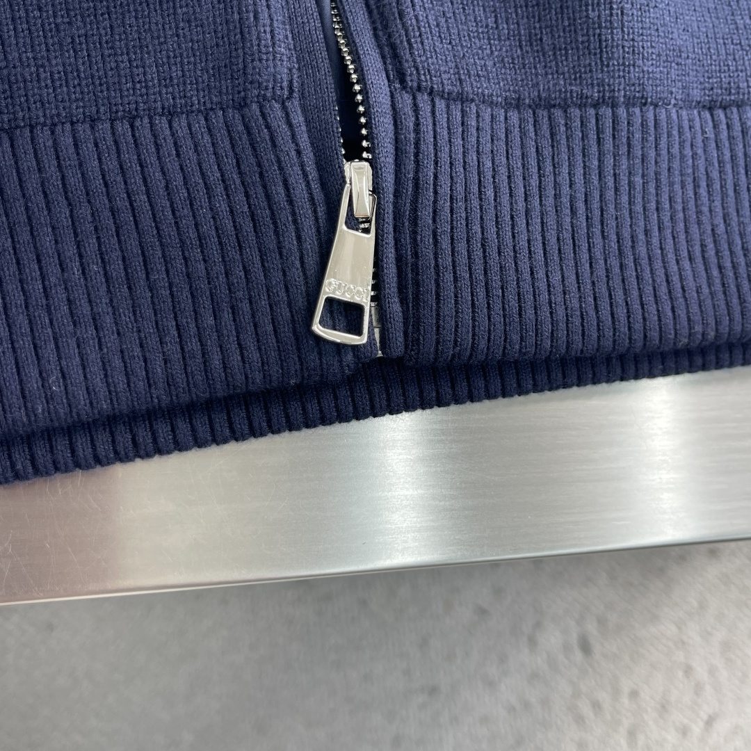 -GUCC     26fw最新针织设计款夹克外套，秀场新品‼品相非常完美，舒适保暖，三标齐全色泽饱满诱人，非常出彩的设