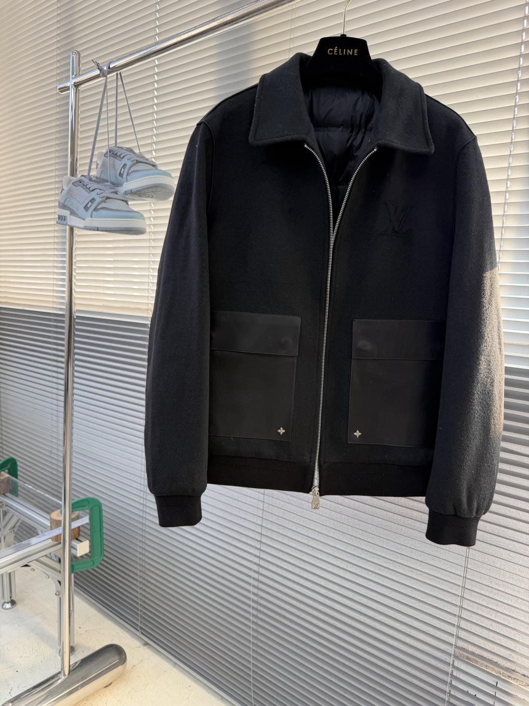 -驴牌 男士羊毛翻领夹克,26秋冬高级秀场款,重磅级臻品,殿堂级品鉴尤物。常规的版型,简约设计剪裁干净利落的同时 -驴牌 男士羊毛翻领夹克,26秋冬高级秀场款,重磅级臻品,殿堂级品鉴尤物。常规的版型,简约设计剪裁干净利落的同时