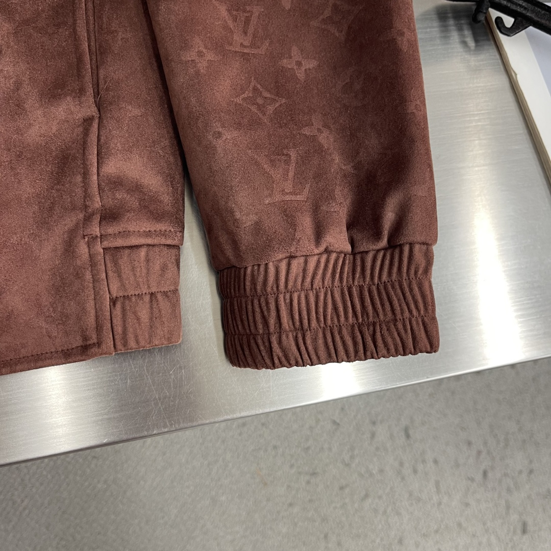 -驴牌     26fw Monogram满印压花绒面皮革连帽衫 定制麂皮科技绒面压纹面料 粘胶混纺精梳棉里布 布匹压花