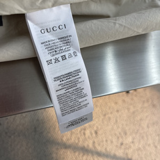 -GUCC 满印标识拉链夹克 定制凝锦GG藏纹帆布 挺括有型 温润亲肤 素米凝韵 通体一色浑然温润 GG织纹潜蕴肌 -GUCC 满印标识拉链夹克 定制凝锦GG藏纹帆布 挺括有型 温润亲肤 素米凝韵 通体一色浑然温润 GG织纹潜蕴肌