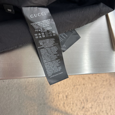 -GUCC 满印标识拉链夹克 定制凝锦GG藏纹帆布 挺括有型 温润亲肤 素米凝韵 通体一色浑然温润 GG织纹潜蕴肌 -GUCC 满印标识拉链夹克 定制凝锦GG藏纹帆布 挺括有型 温润亲肤 素米凝韵 通体一色浑然温润 GG织纹潜蕴肌
