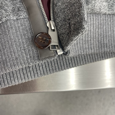 -Brioni 经典意式羊毛混纺休闲棒球夹克 面料与配置:面料采用54.7%腈纶+30.2%聚酯纤维+9.7%锦 -Brioni 经典意式羊毛混纺休闲棒球夹克 面料与配置:面料采用54.7%腈纶+30.2%聚酯纤维+9.7%锦
