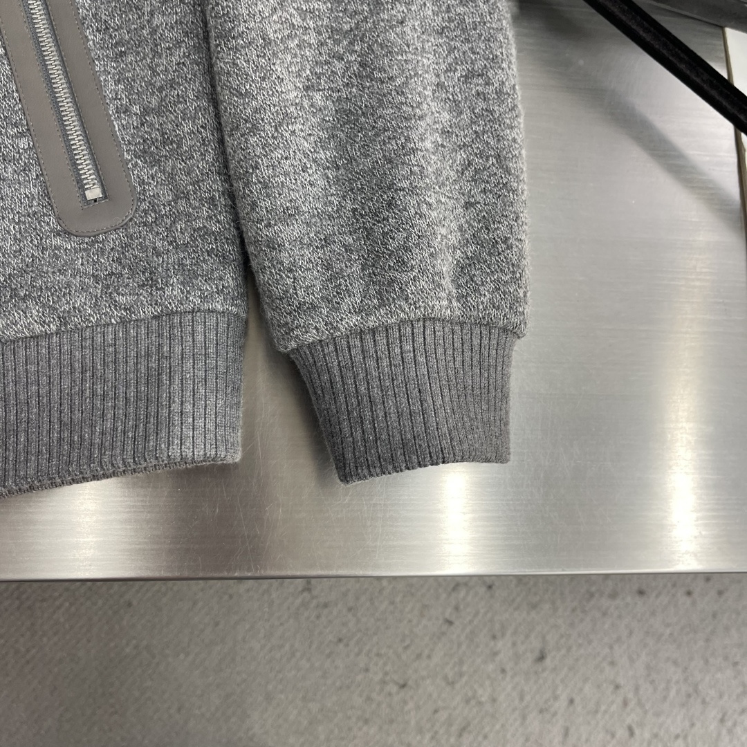 -Brioni 经典意式羊毛混纺休闲棒球夹克 面料与配置:面料采用54.7%腈纶+30.2%聚酯纤维+9.7%锦 -Brioni 经典意式羊毛混纺休闲棒球夹克 面料与配置:面料采用54.7%腈纶+30.2%聚酯纤维+9.7%锦