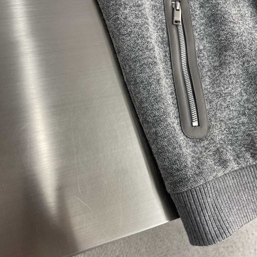 -Brioni 经典意式羊毛混纺休闲棒球夹克 面料与配置:面料采用54.7%腈纶+30.2%聚酯纤维+9.7%锦 -Brioni 经典意式羊毛混纺休闲棒球夹克 面料与配置:面料采用54.7%腈纶+30.2%聚酯纤维+9.7%锦